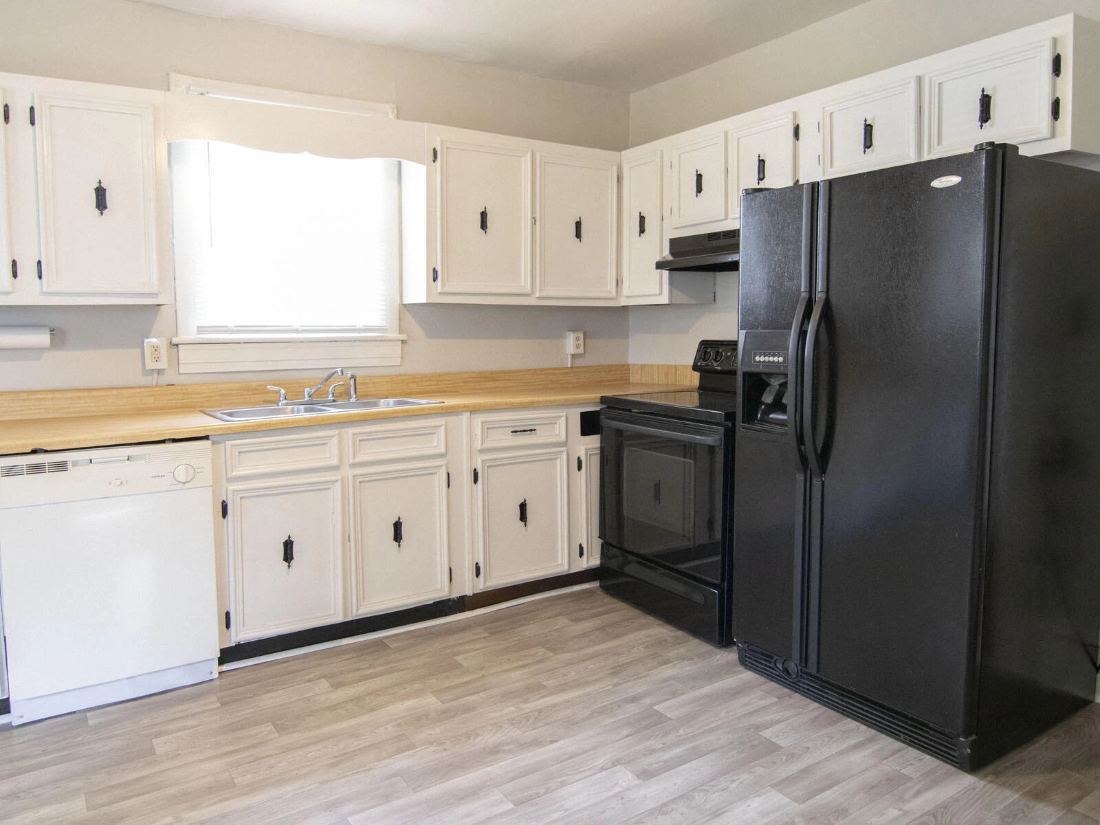 1227 Buena Vista BLVD SE - Photo 4