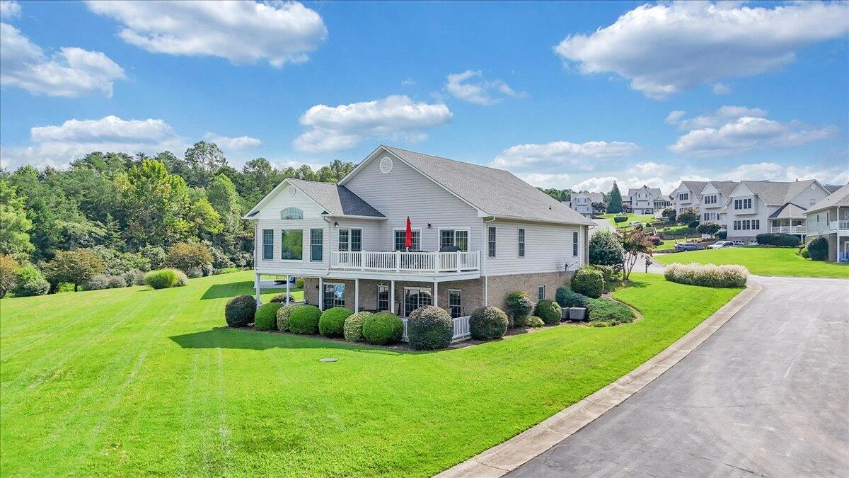 305 Lands End CIR - Photo 125