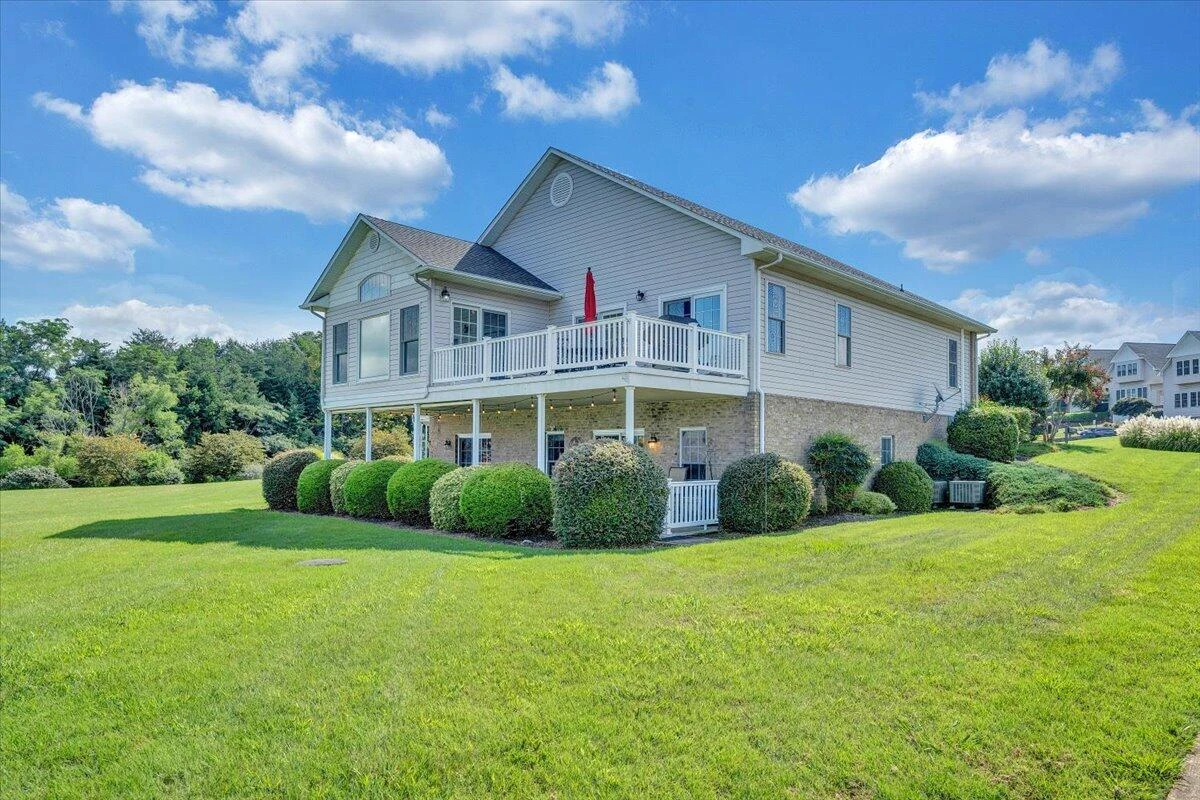 305 Lands End CIR - Photo 2