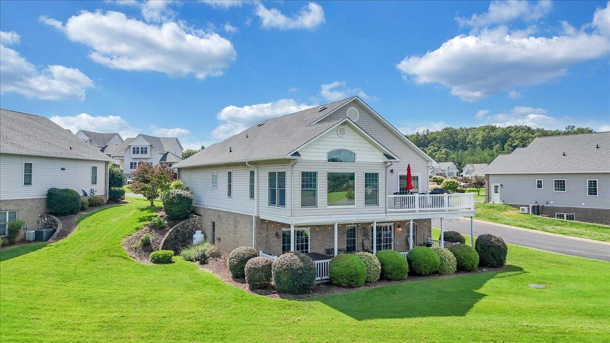 305 Lands End CIR - Photo 3