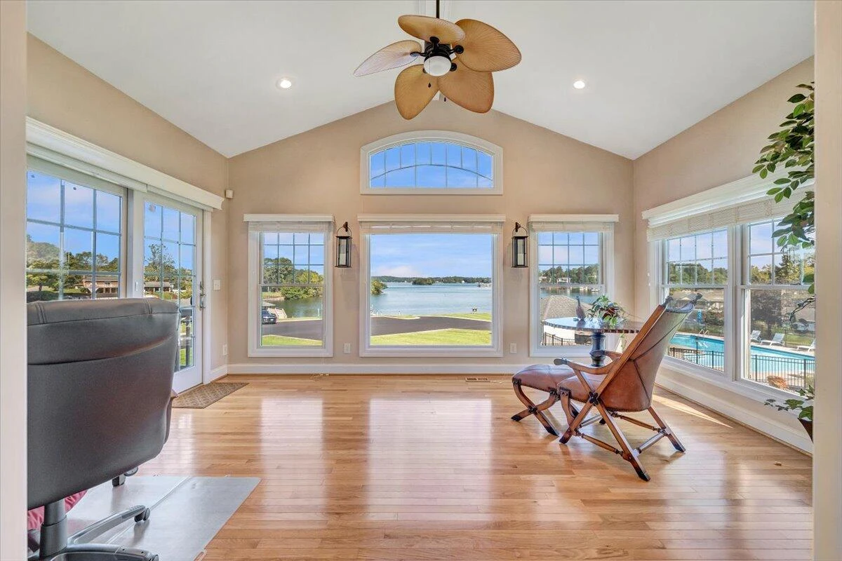 305 Lands End CIR - Photo 32