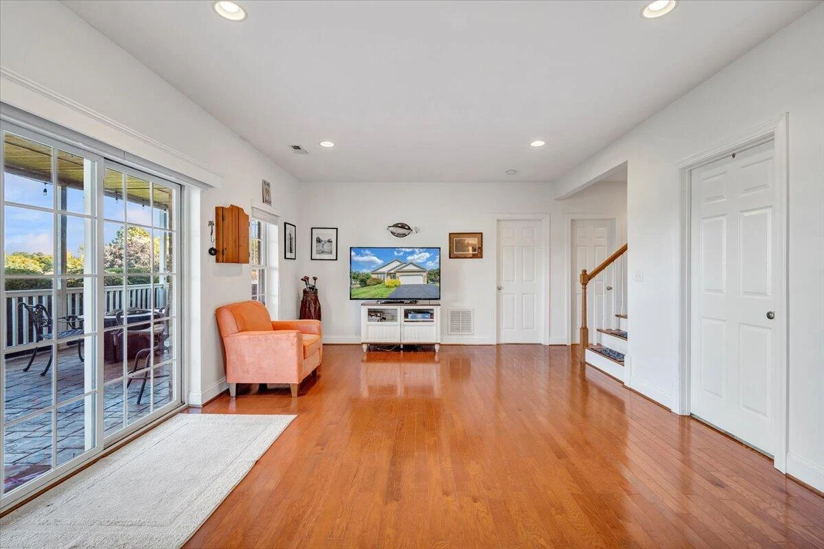 305 Lands End CIR - Photo 50