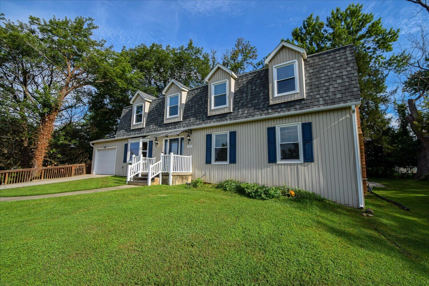 1223 Stoutamire DR