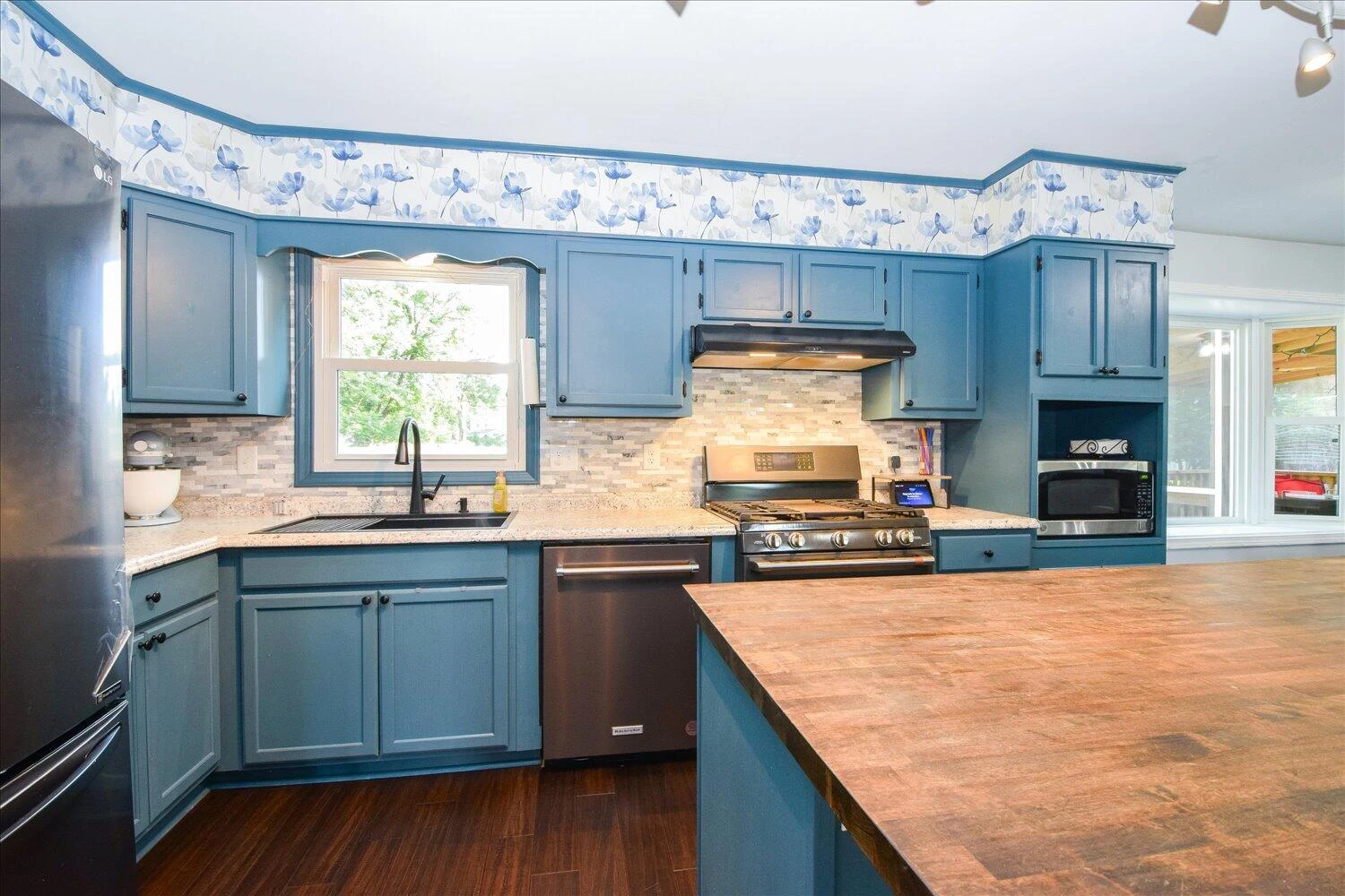 1223 Stoutamire DR - Photo 11