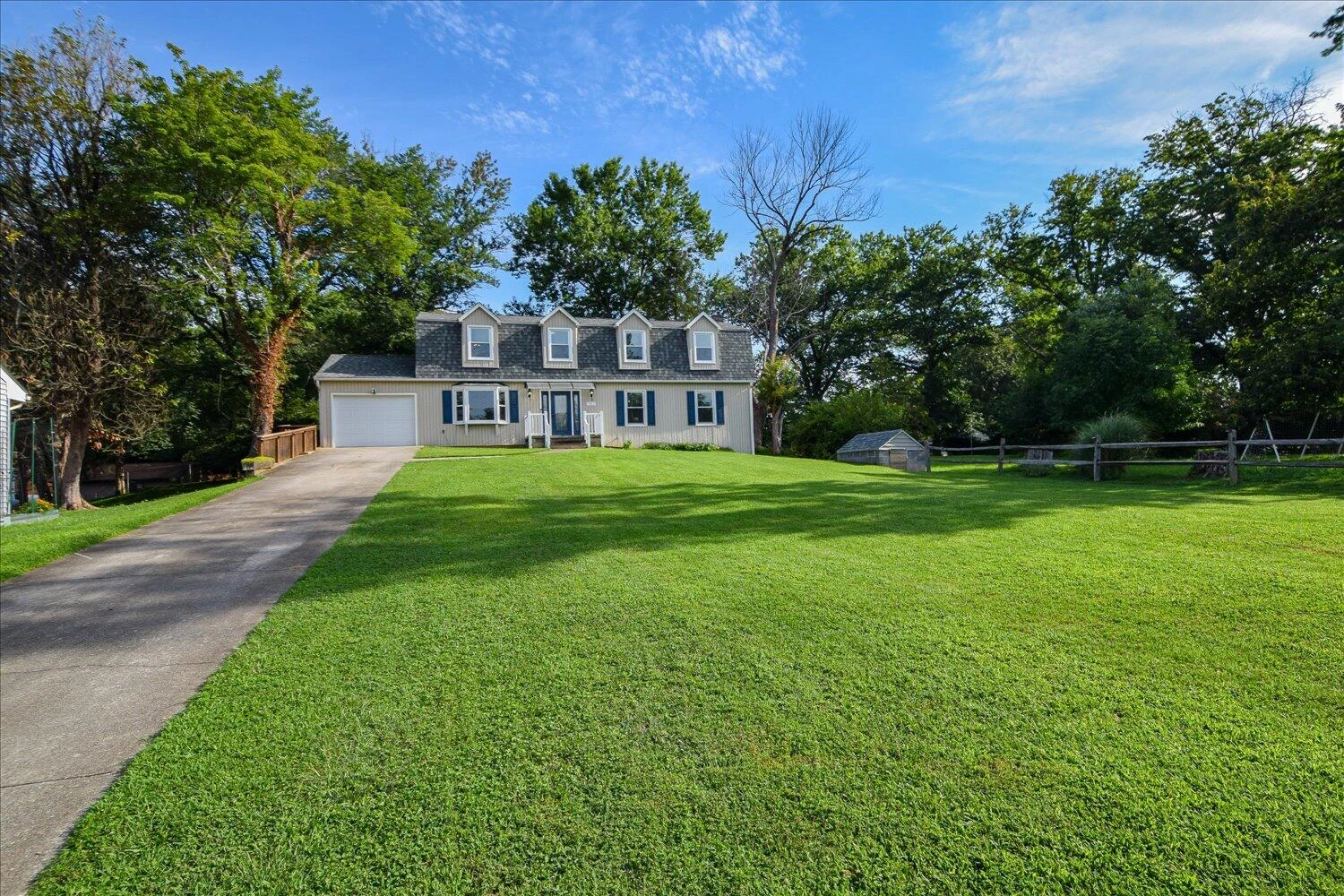 1223 Stoutamire DR - Photo 2
