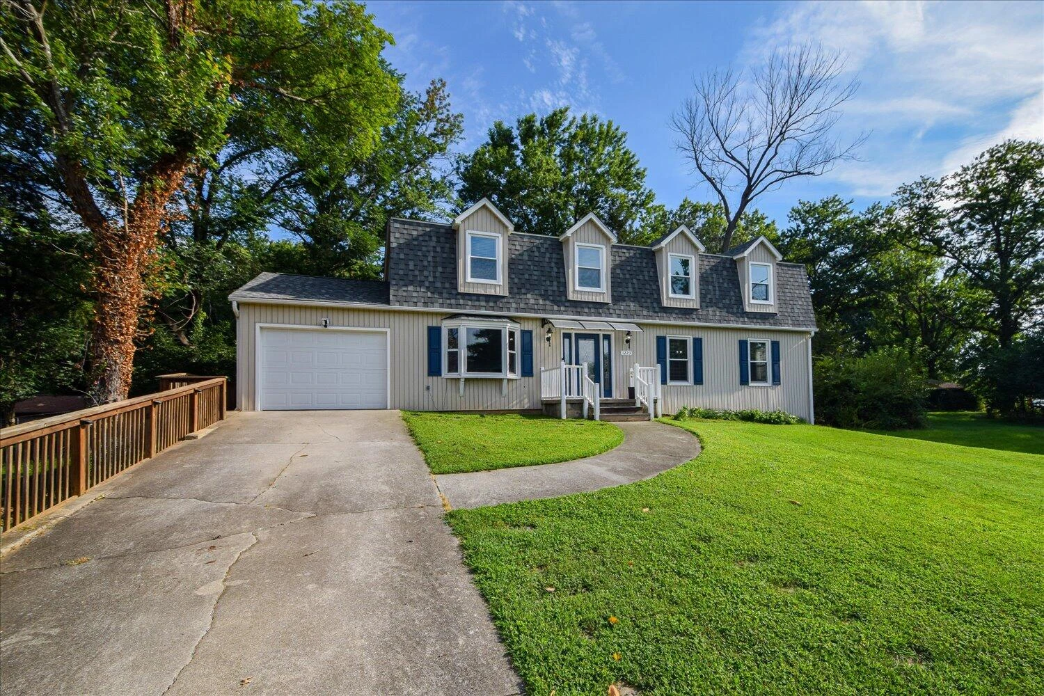 1223 Stoutamire DR - Photo 4