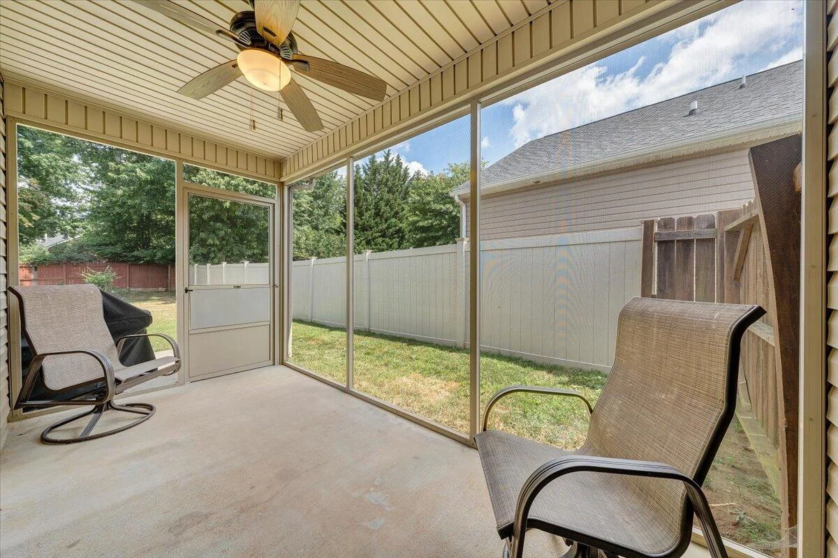 619 Moran AVE - Photo 18