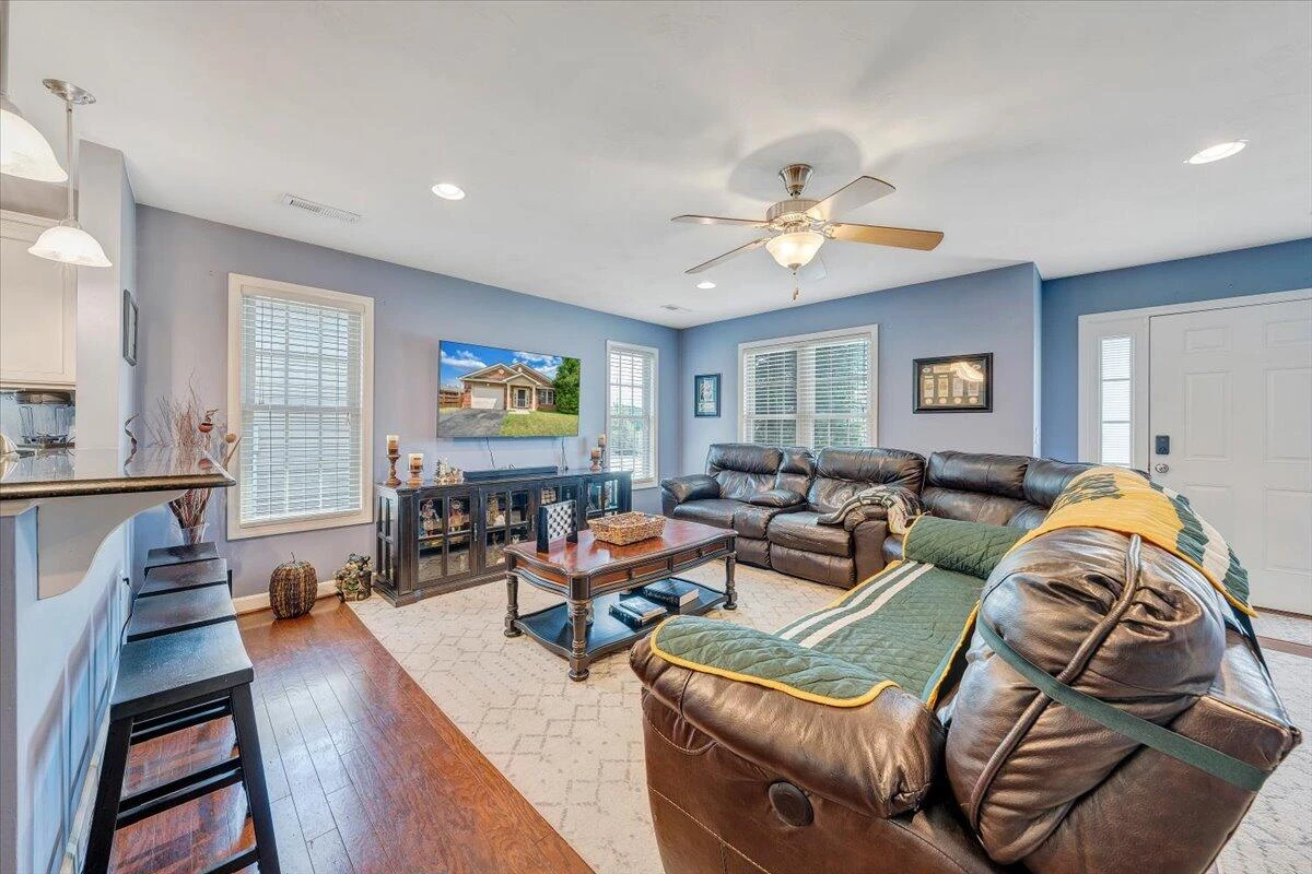 619 Moran AVE - Photo 2