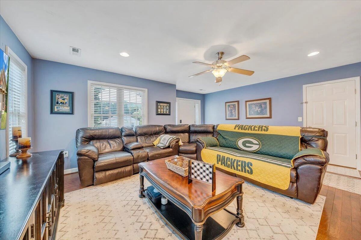 619 Moran AVE - Photo 3