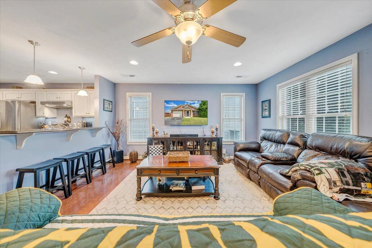619 Moran AVE - Photo 4