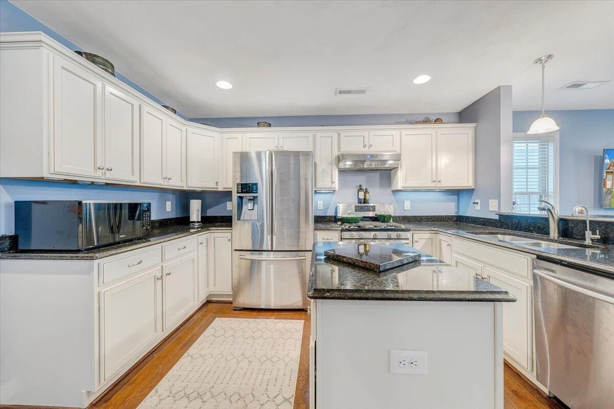 619 Moran AVE - Photo 6