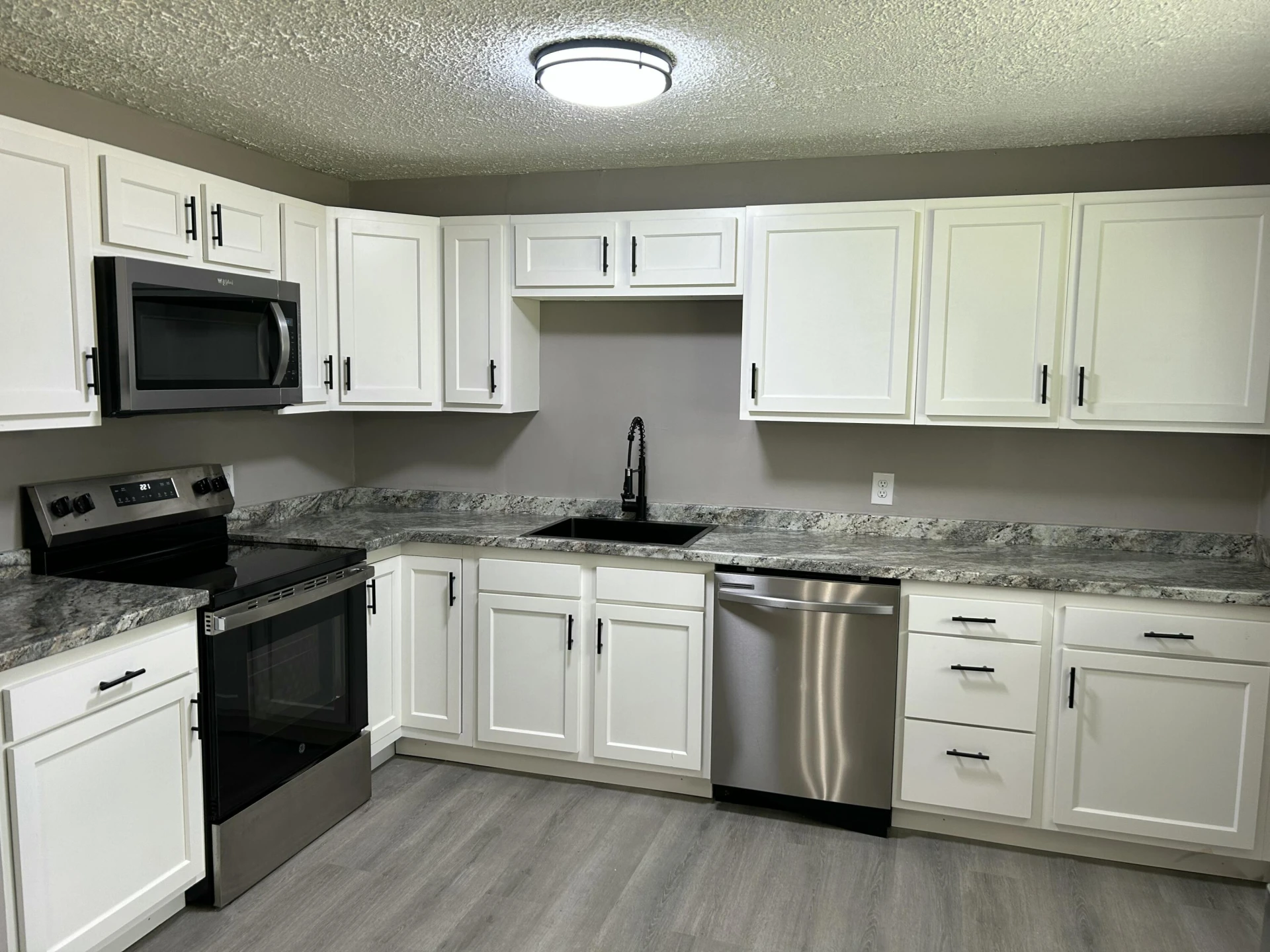 161 Whitby TER - Photo 3