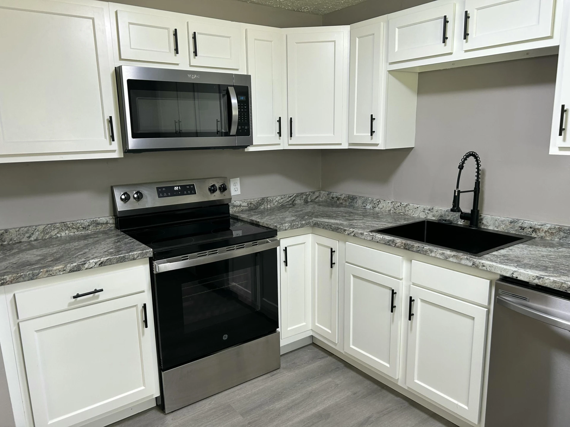 161 Whitby TER - Photo 4