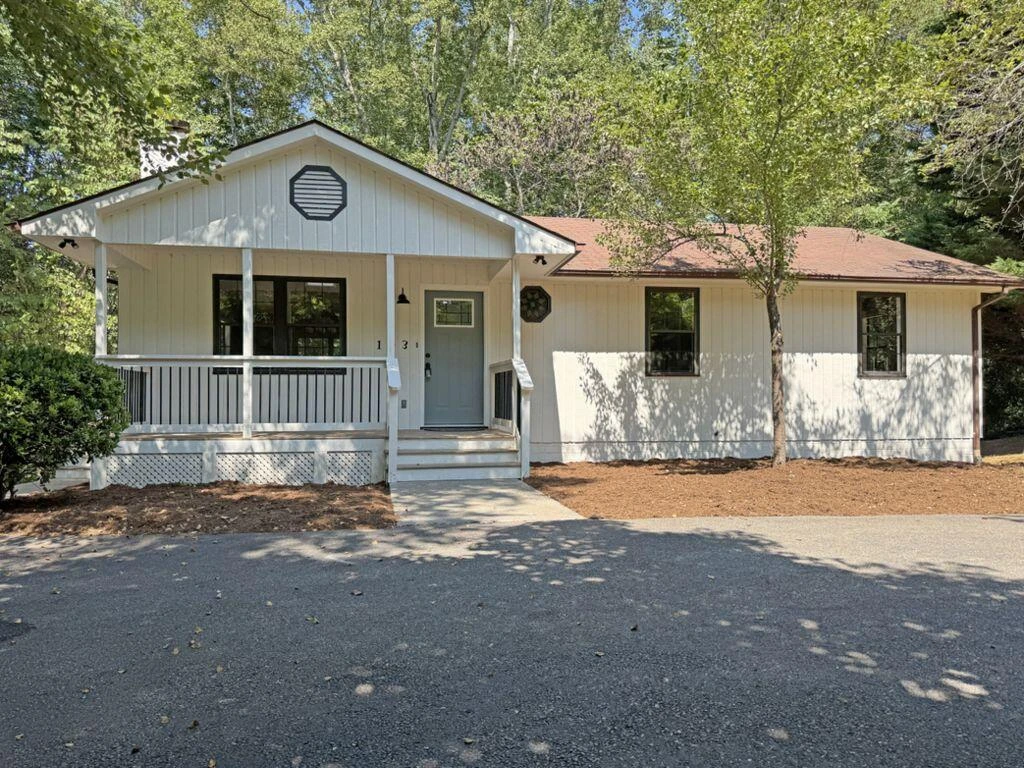 103 Lands Harbor LN