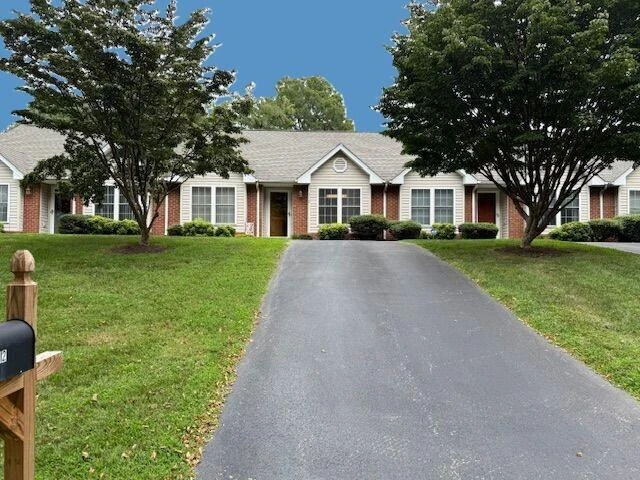 312 Cypress ST - Photo 2