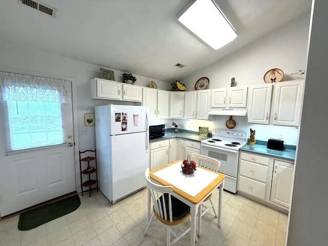312 Cypress ST - Photo 6