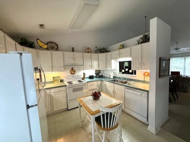 312 Cypress ST - Photo 7