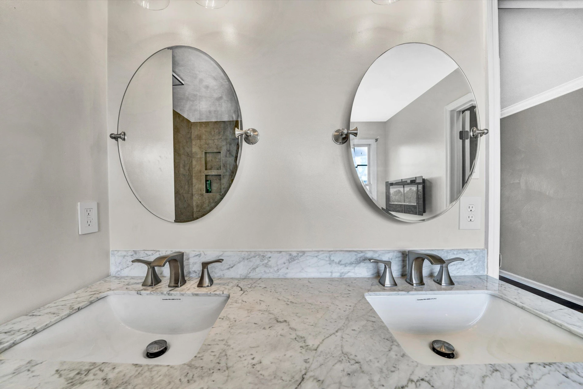 2269 Karen DR - Photo 32