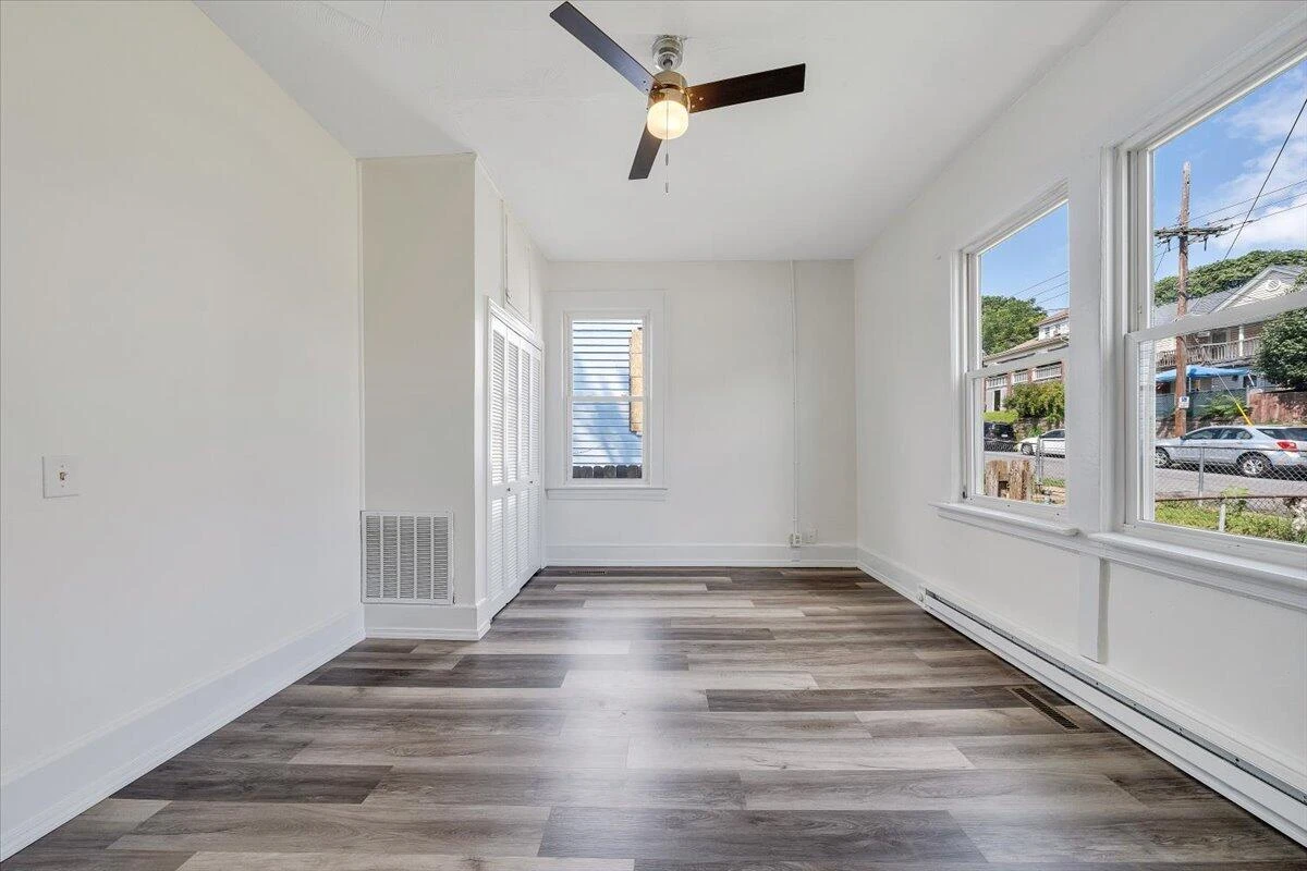 1241 Dale AVE SE - Photo 13