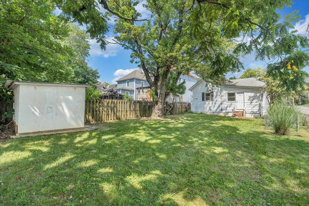 1241 Dale AVE SE - Photo 27