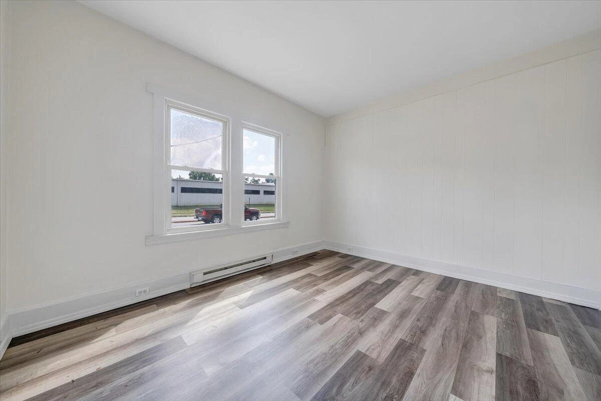 1241 Dale AVE SE - Photo 8