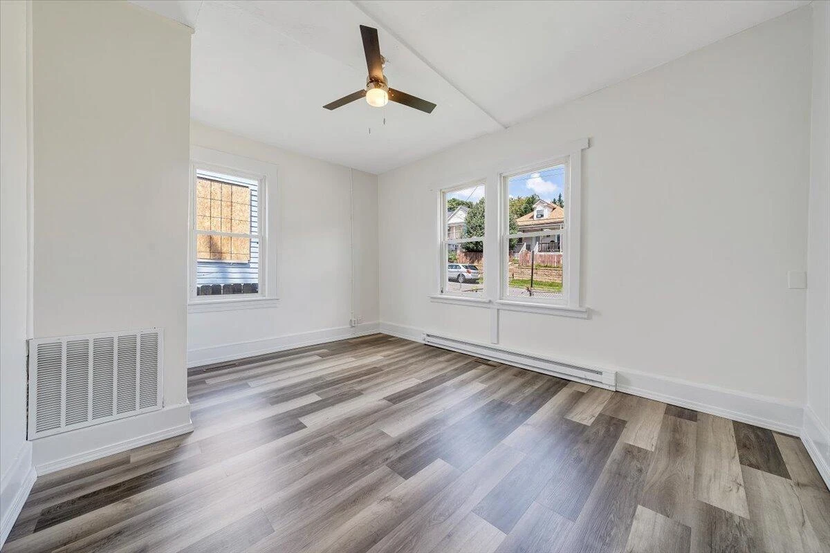 1241 Dale AVE SE - Photo 12