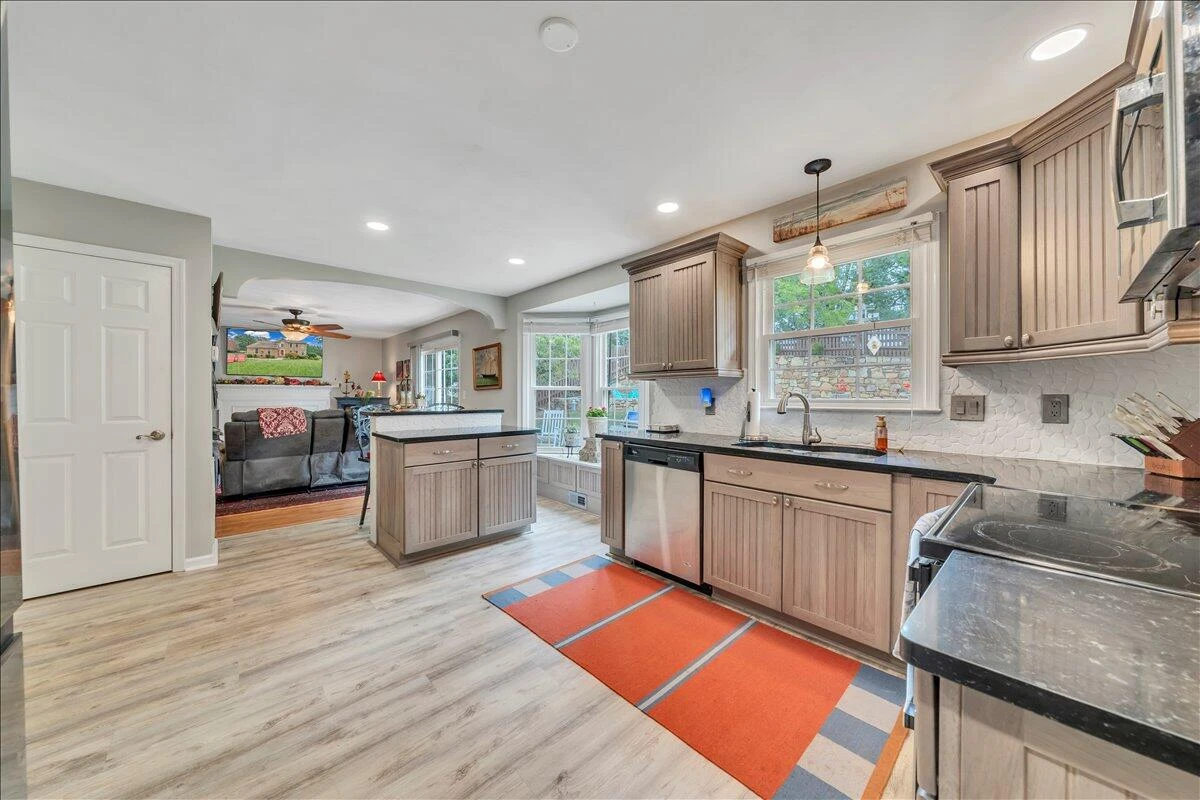 1713 Ashbury CT - Photo 18