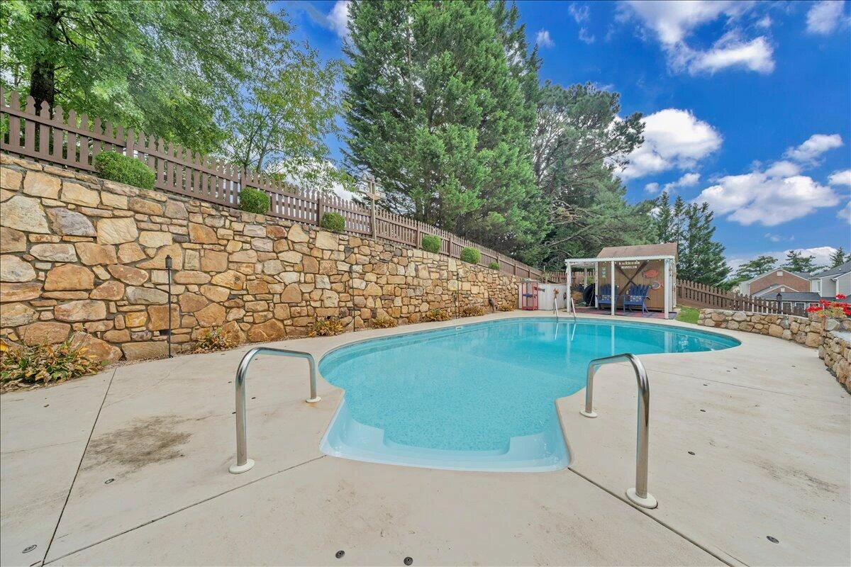 1713 Ashbury CT - Photo 3