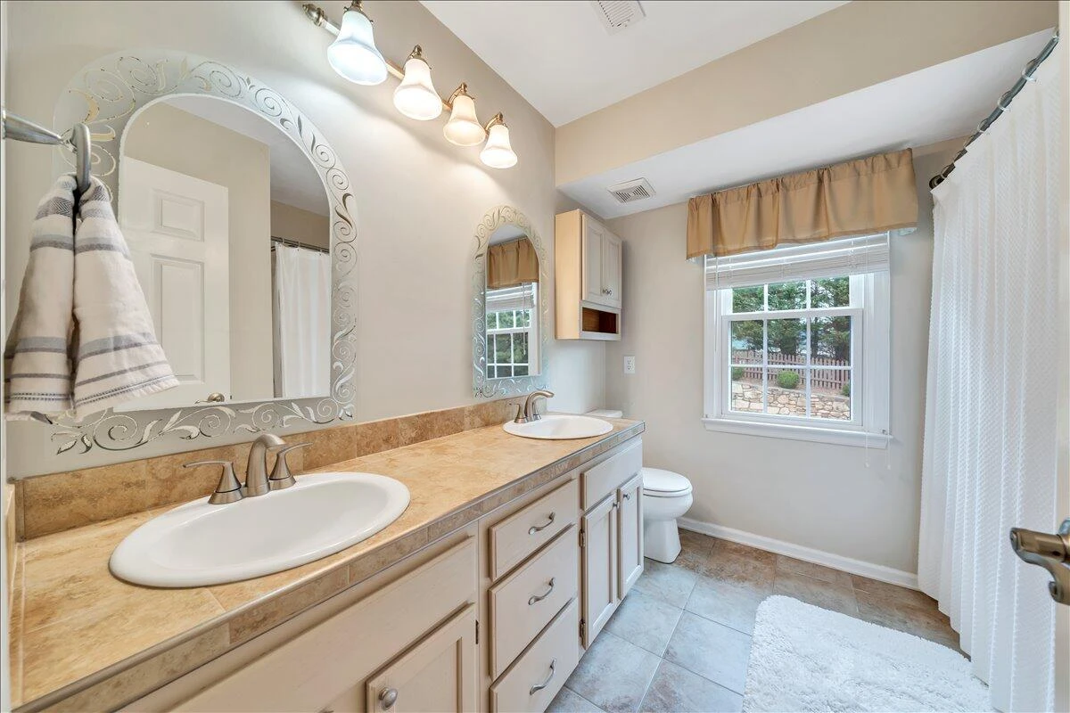 1713 Ashbury CT - Photo 32