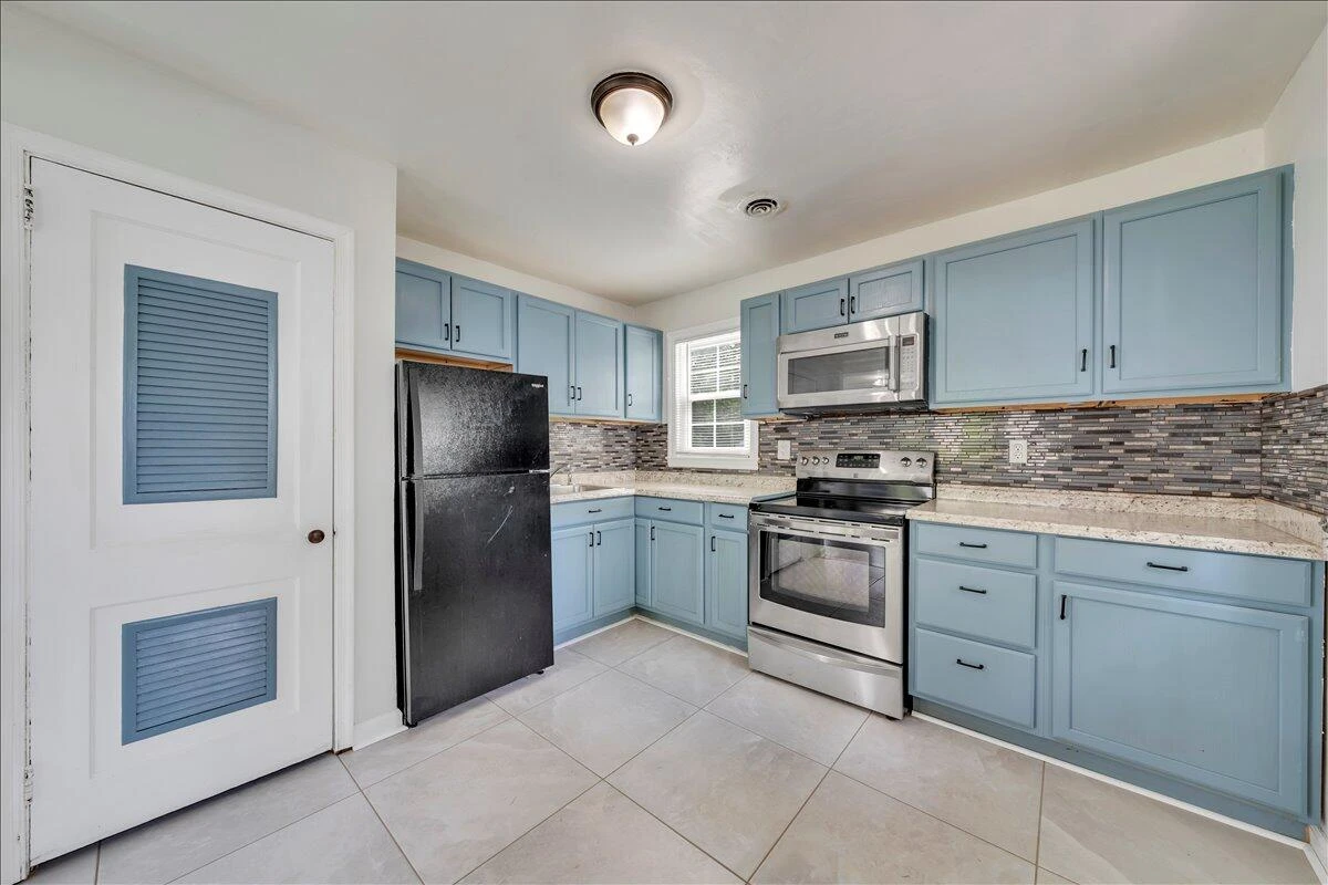 2613 Cornell DR NW - Photo 3