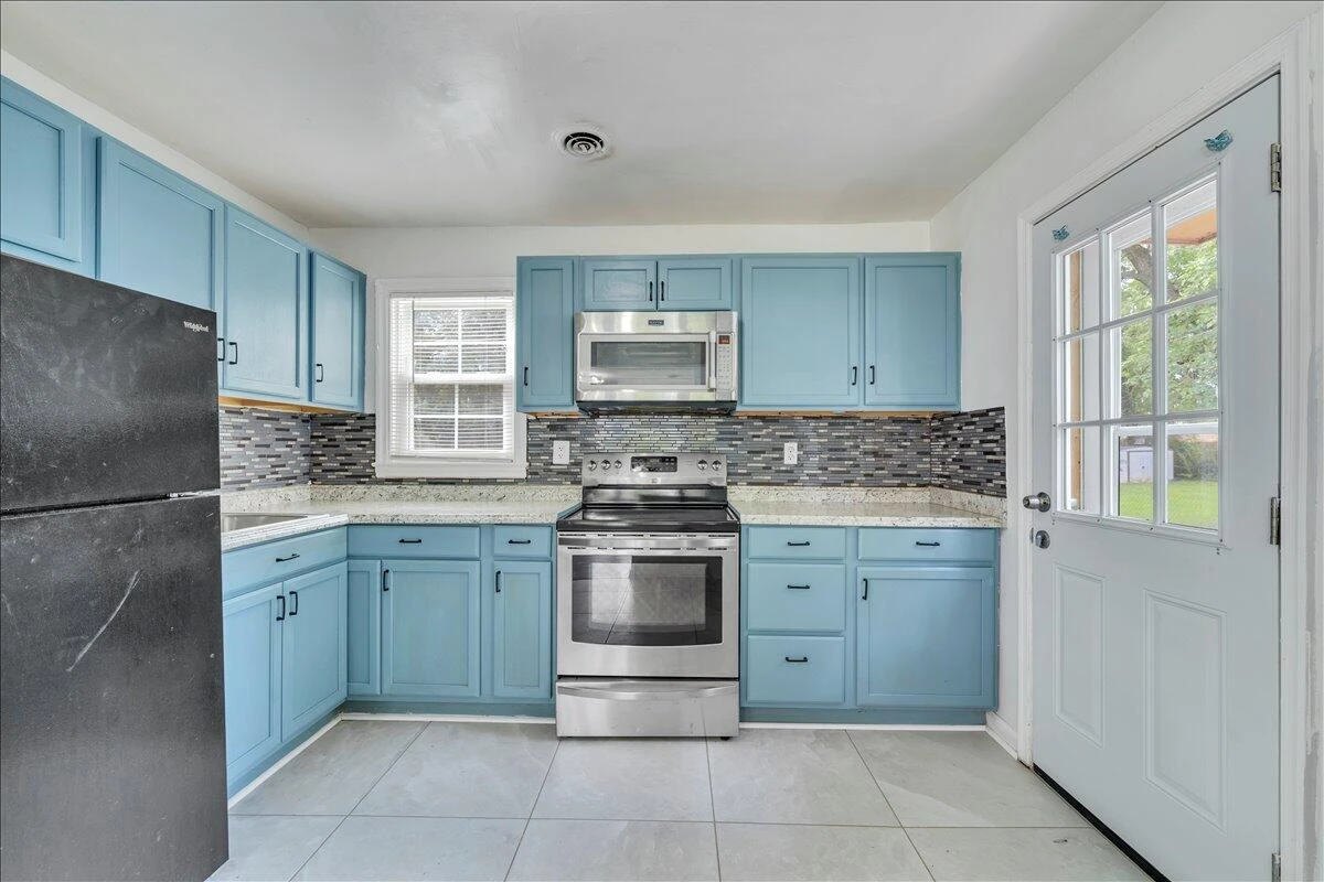 2613 Cornell DR NW - Photo 4