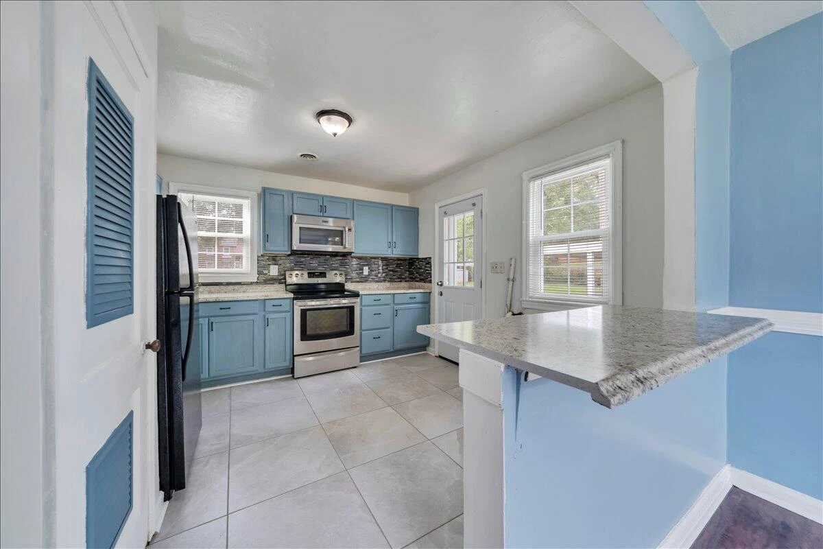 2613 Cornell DR NW - Photo 5