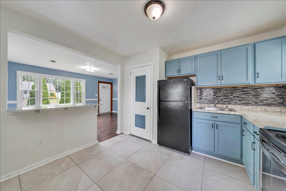 2613 Cornell DR NW - Photo 6