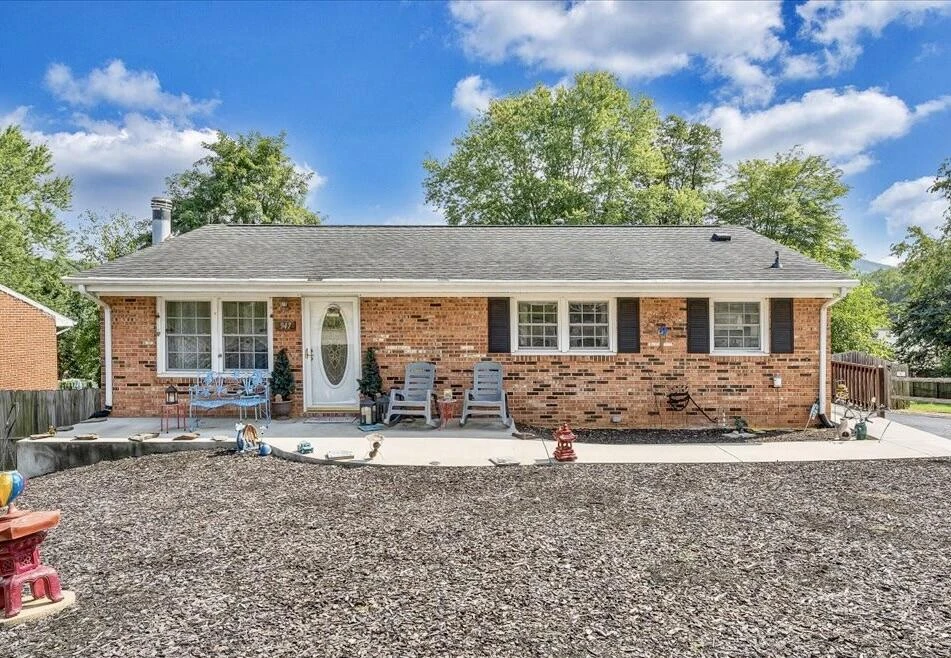 947 Estates RD SE