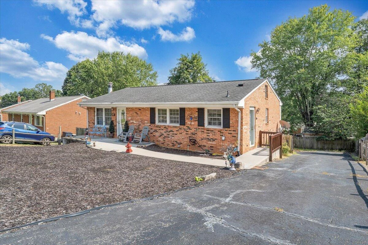 947 Estates RD SE - Photo 2