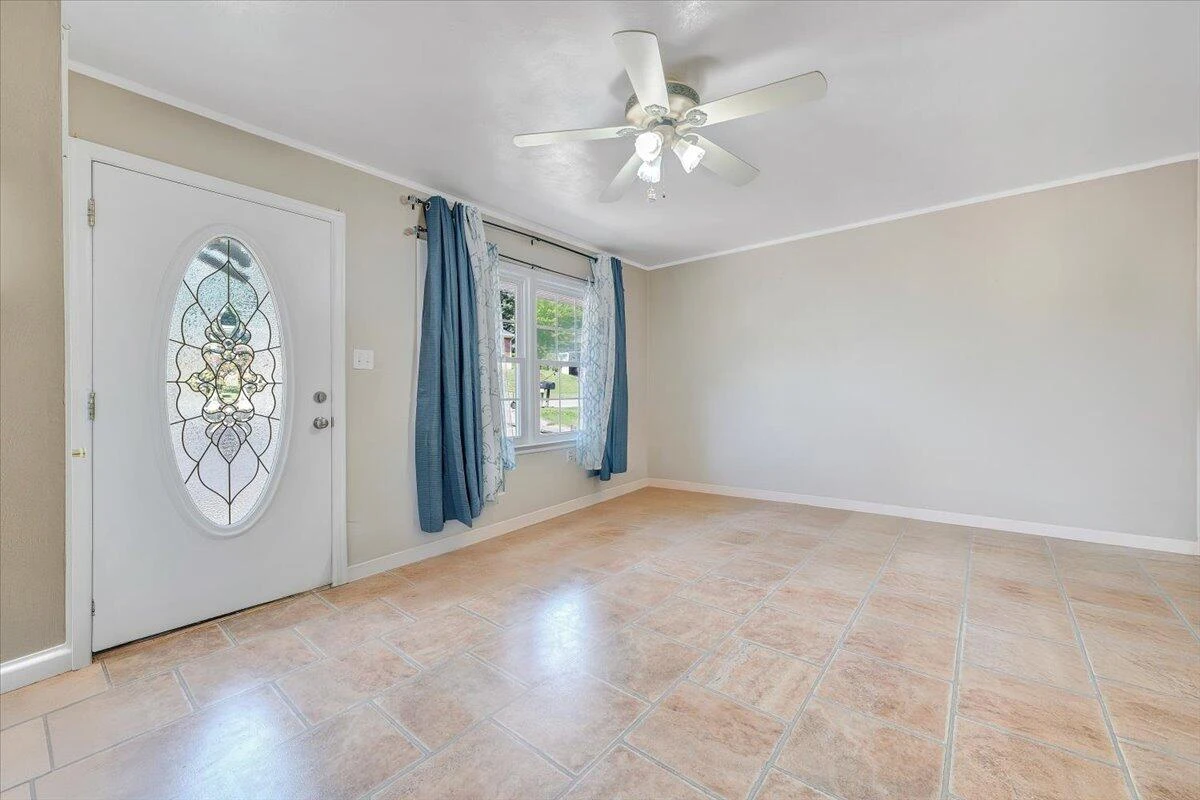 947 Estates RD SE - Photo 3
