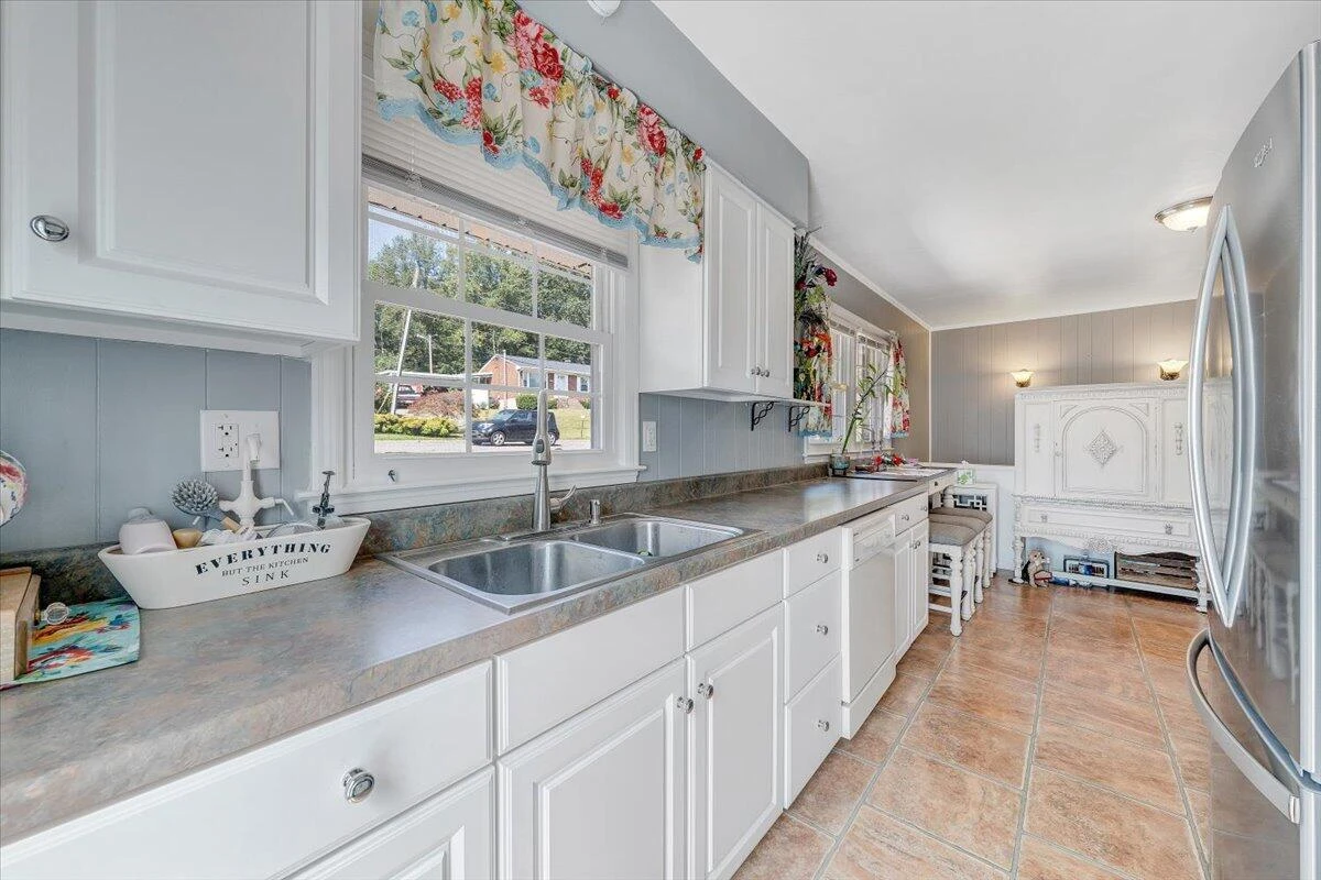 947 Estates RD SE - Photo 8