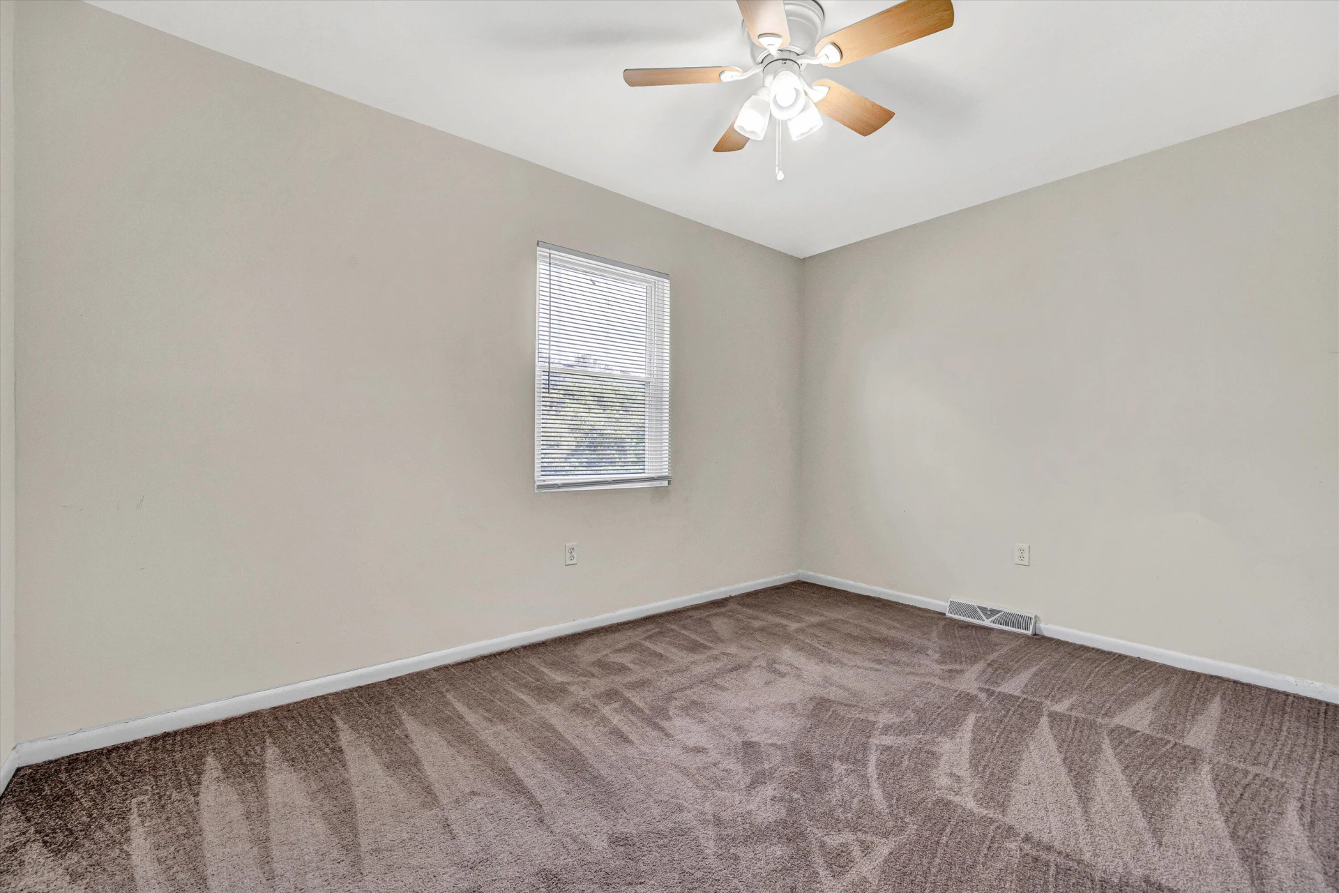3122 Garden City BLVD SE - Photo 4