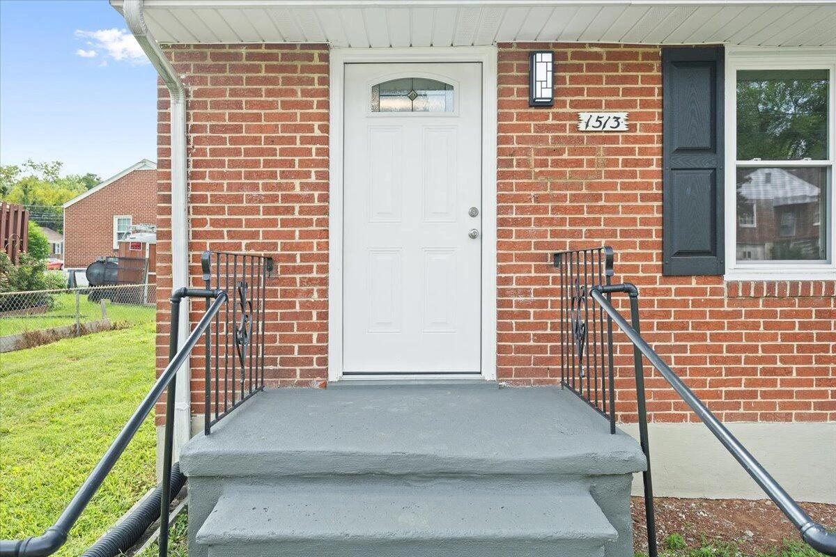 1513 Aspen ST NW - Photo 2