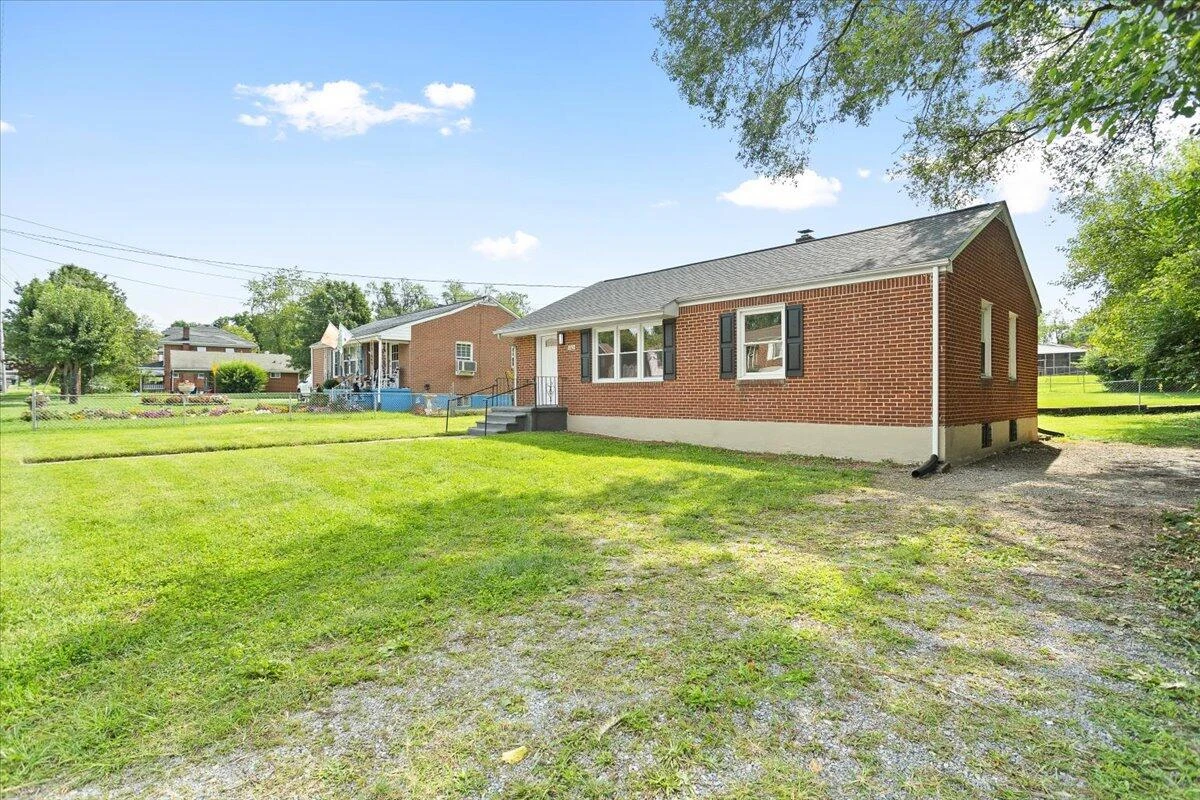1513 Aspen ST NW - Photo 4