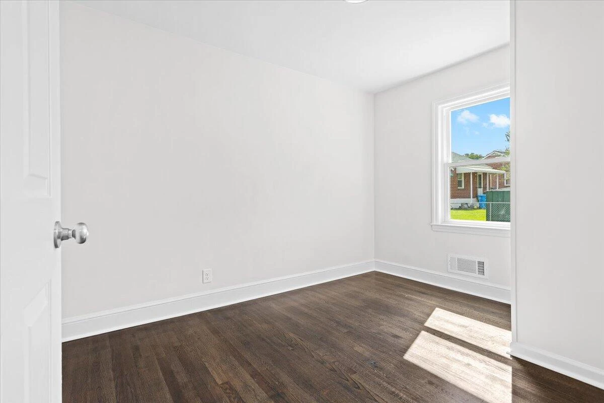 1513 Aspen ST NW - Photo 8
