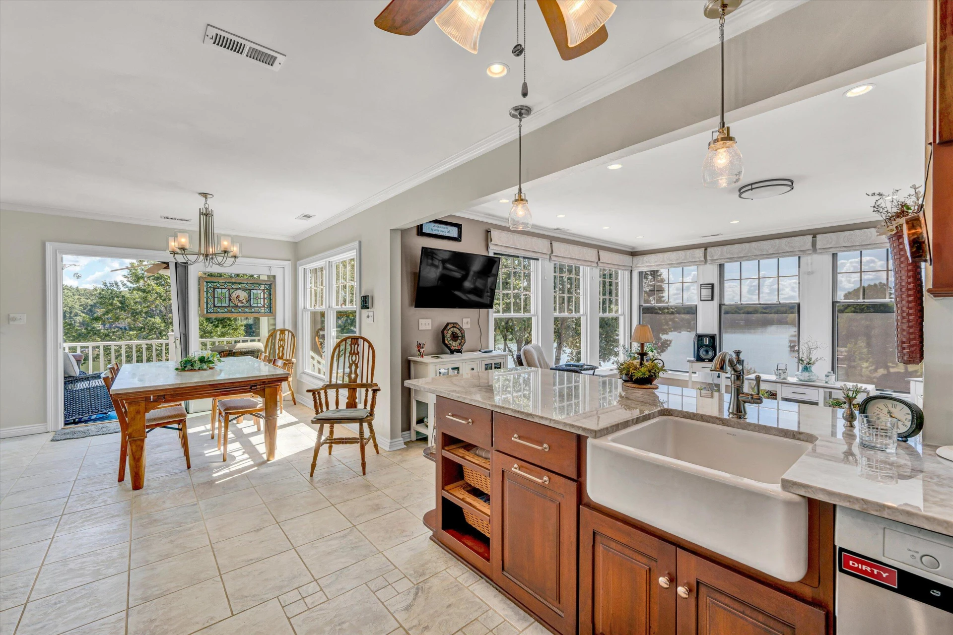 1031 Lake Breeze DR - Photo 20