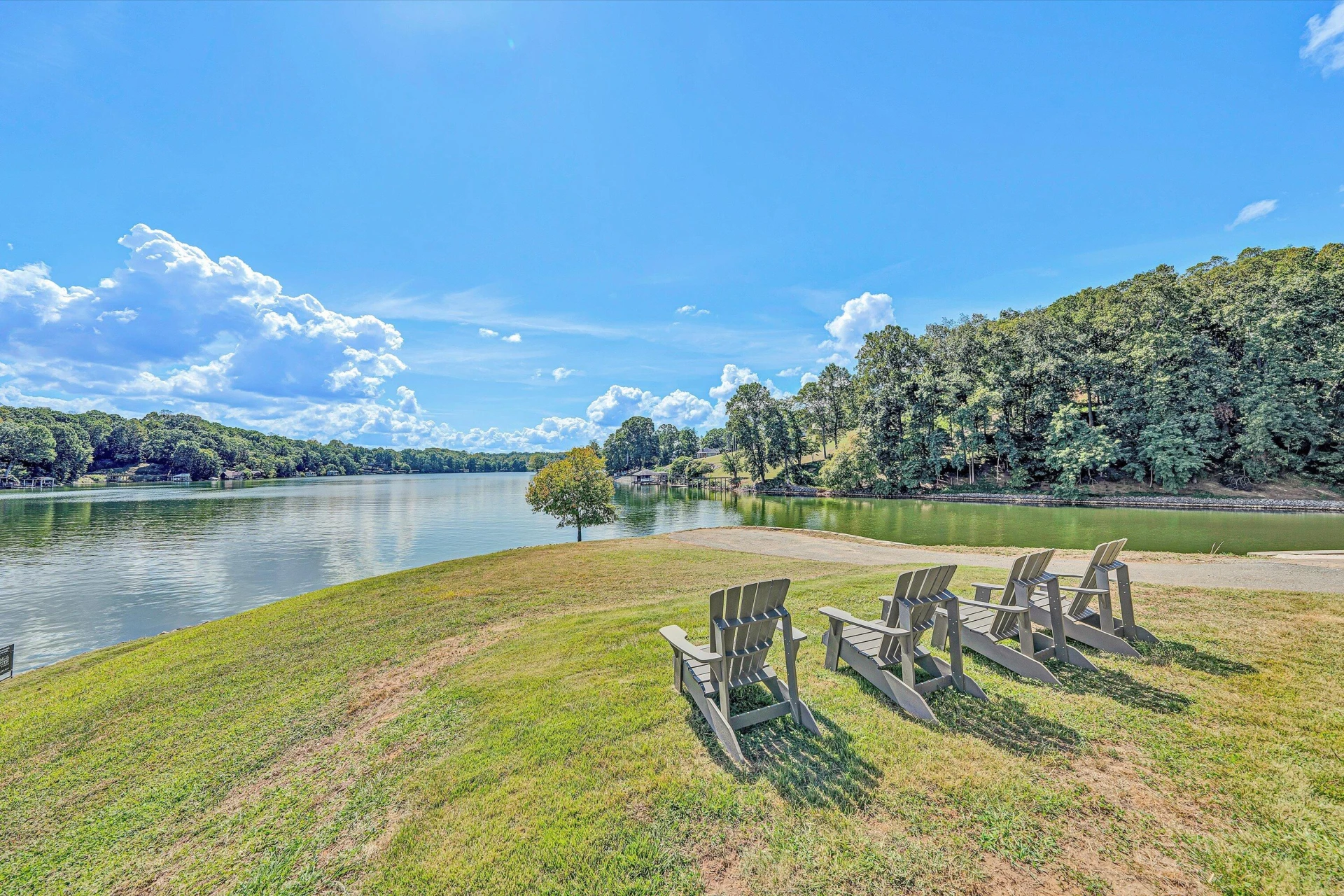 1031 Lake Breeze DR - Photo 8