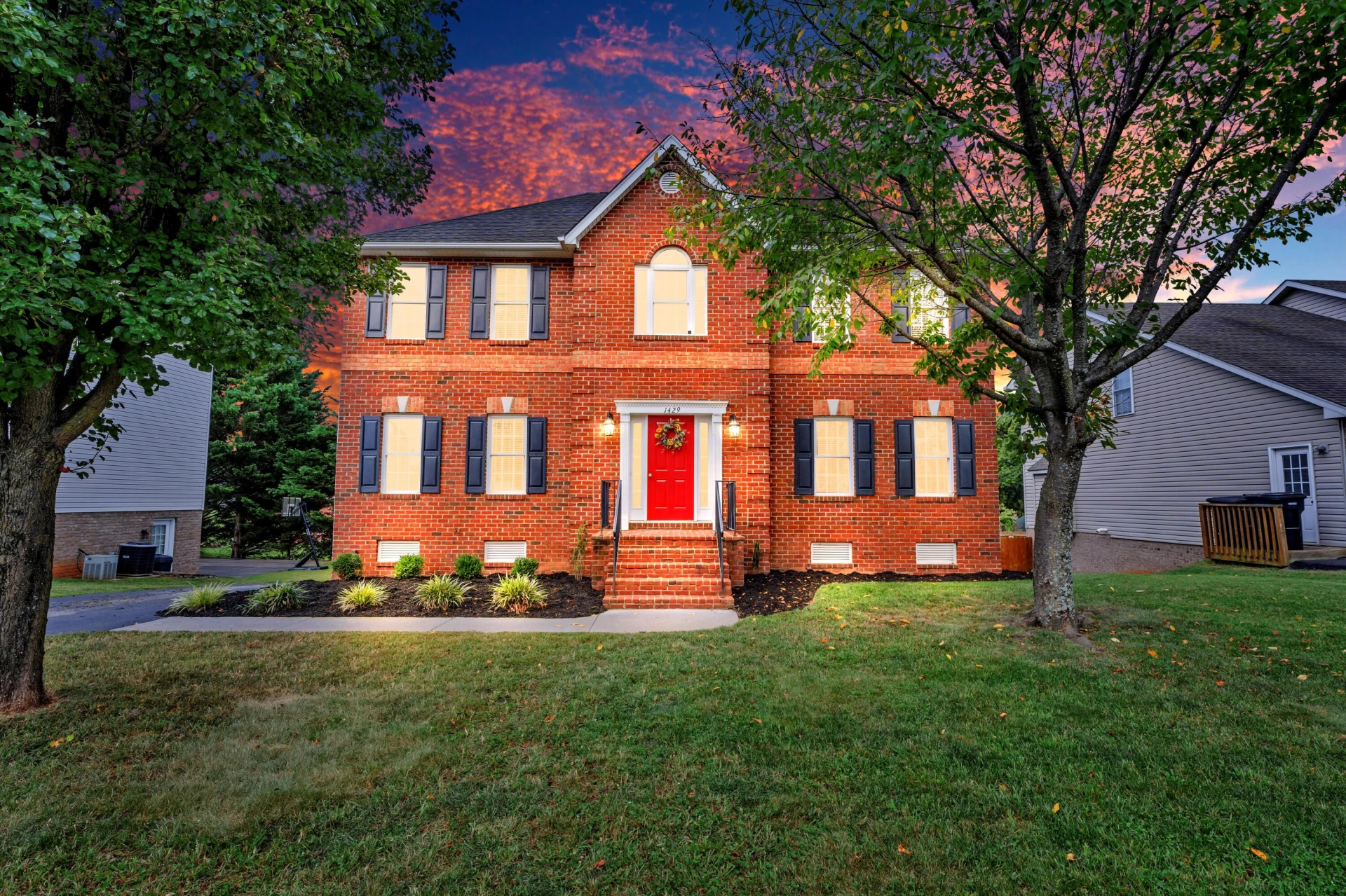 1429 Crutchfield ST - Photo 2