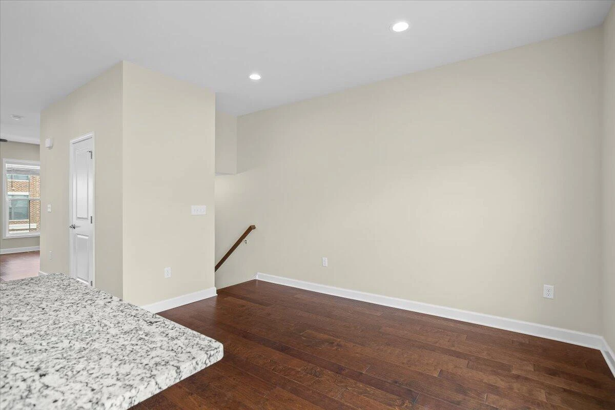79 Broad ST - Photo 12