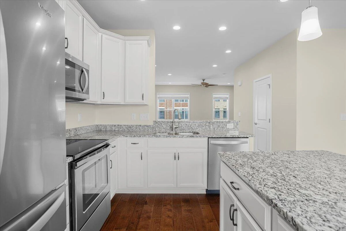 79 Broad ST - Photo 13