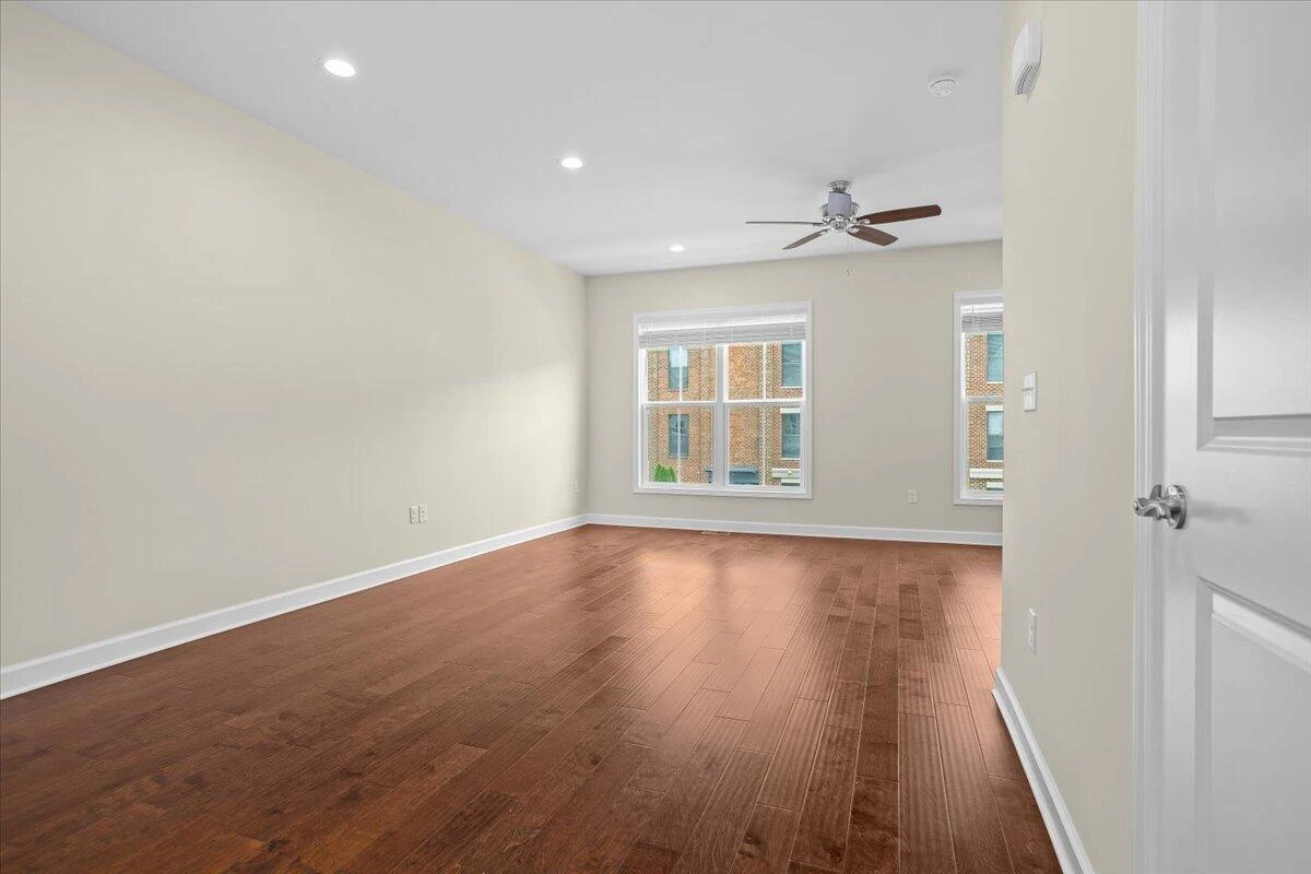 79 Broad ST - Photo 15