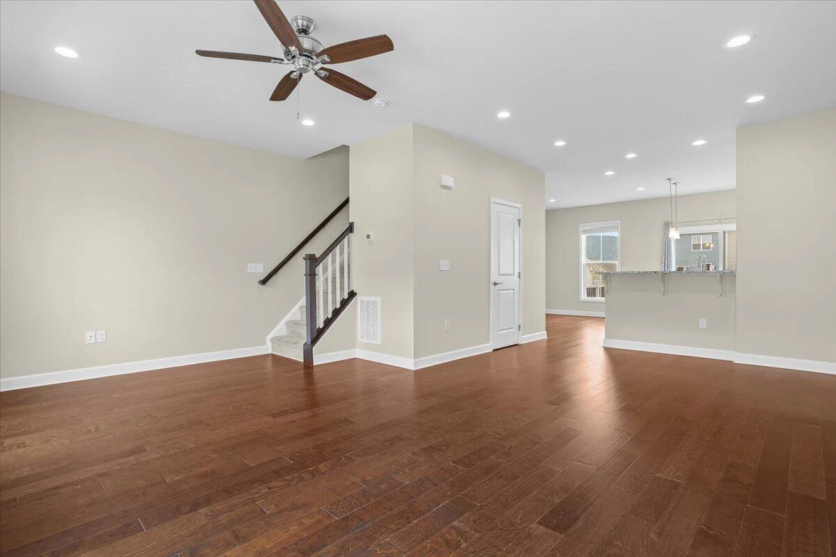 79 Broad ST - Photo 16