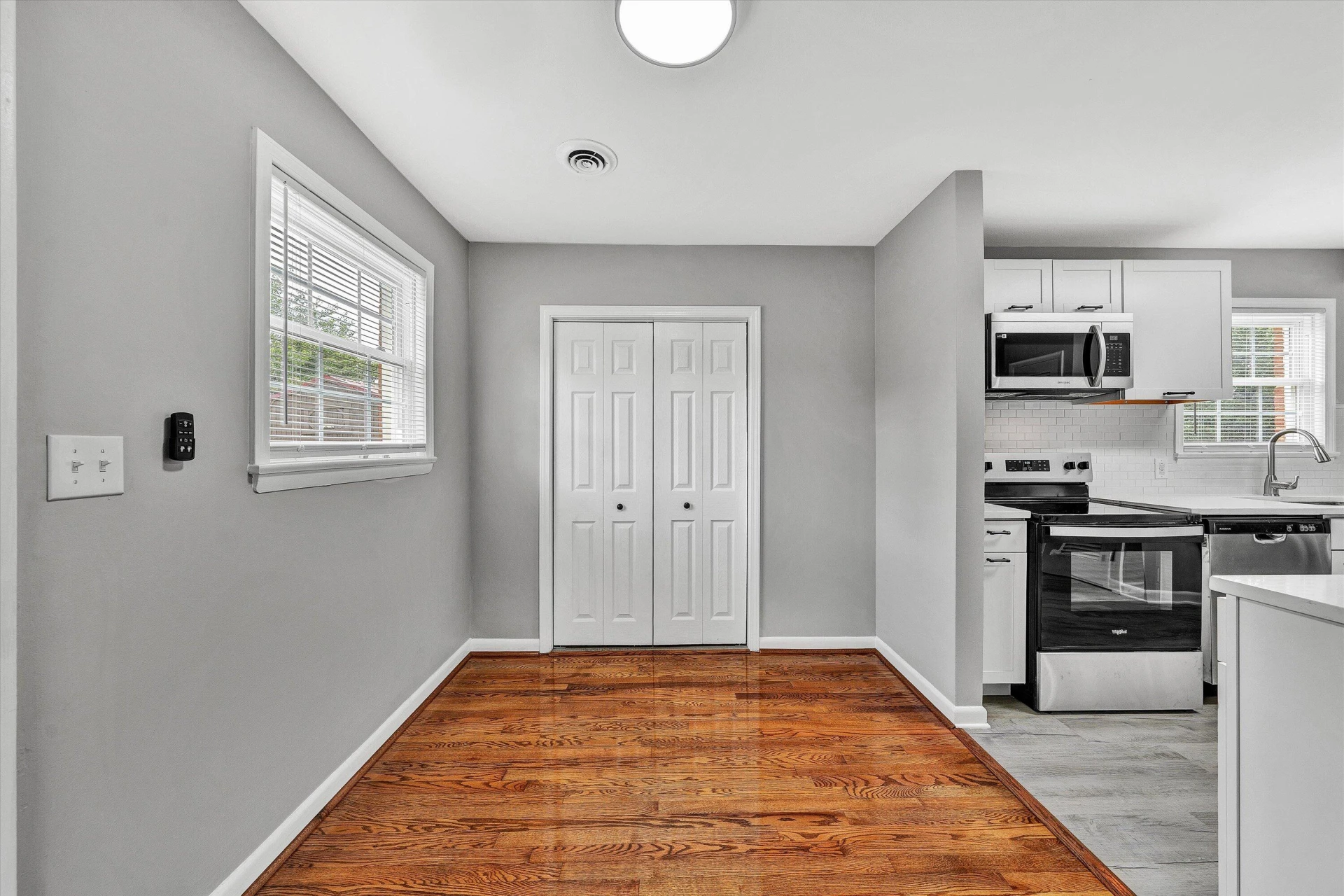 2132 Bainbridge DR - Photo 11