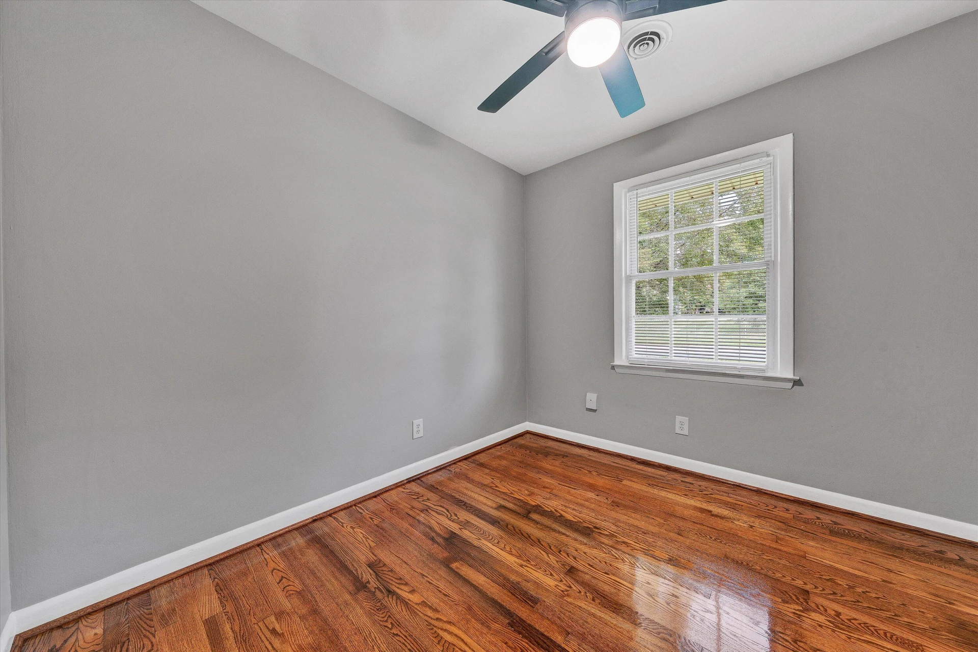2132 Bainbridge DR - Photo 12